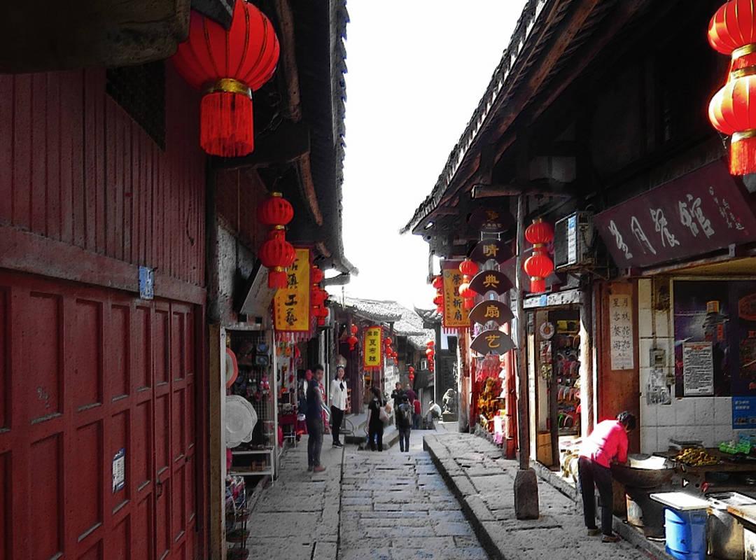 “暖心”整治助力停车有位
